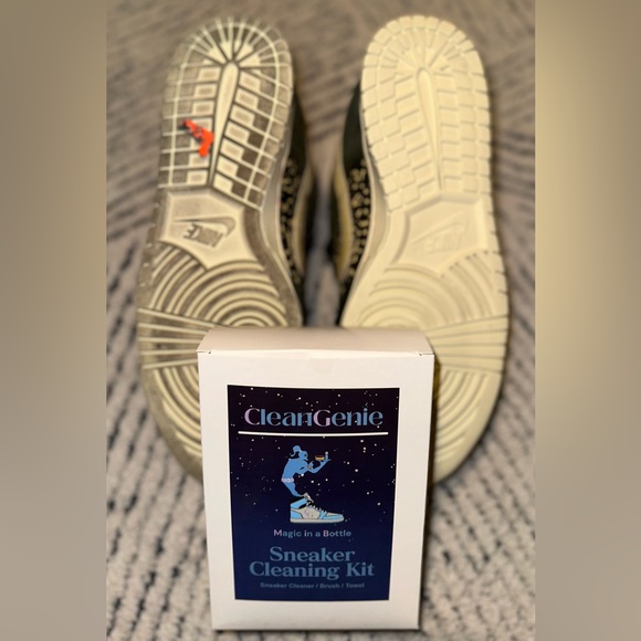 CleanGenie Shoe Kit Sneaker Cleaner, Brush & Towel. Mens Gift idea - Picture 2 of 3